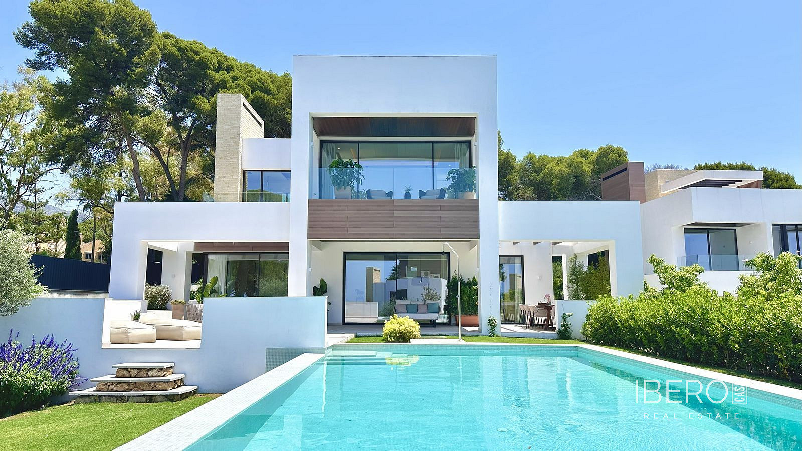 Prodej domu 500 m² s pozemkem 500 m²