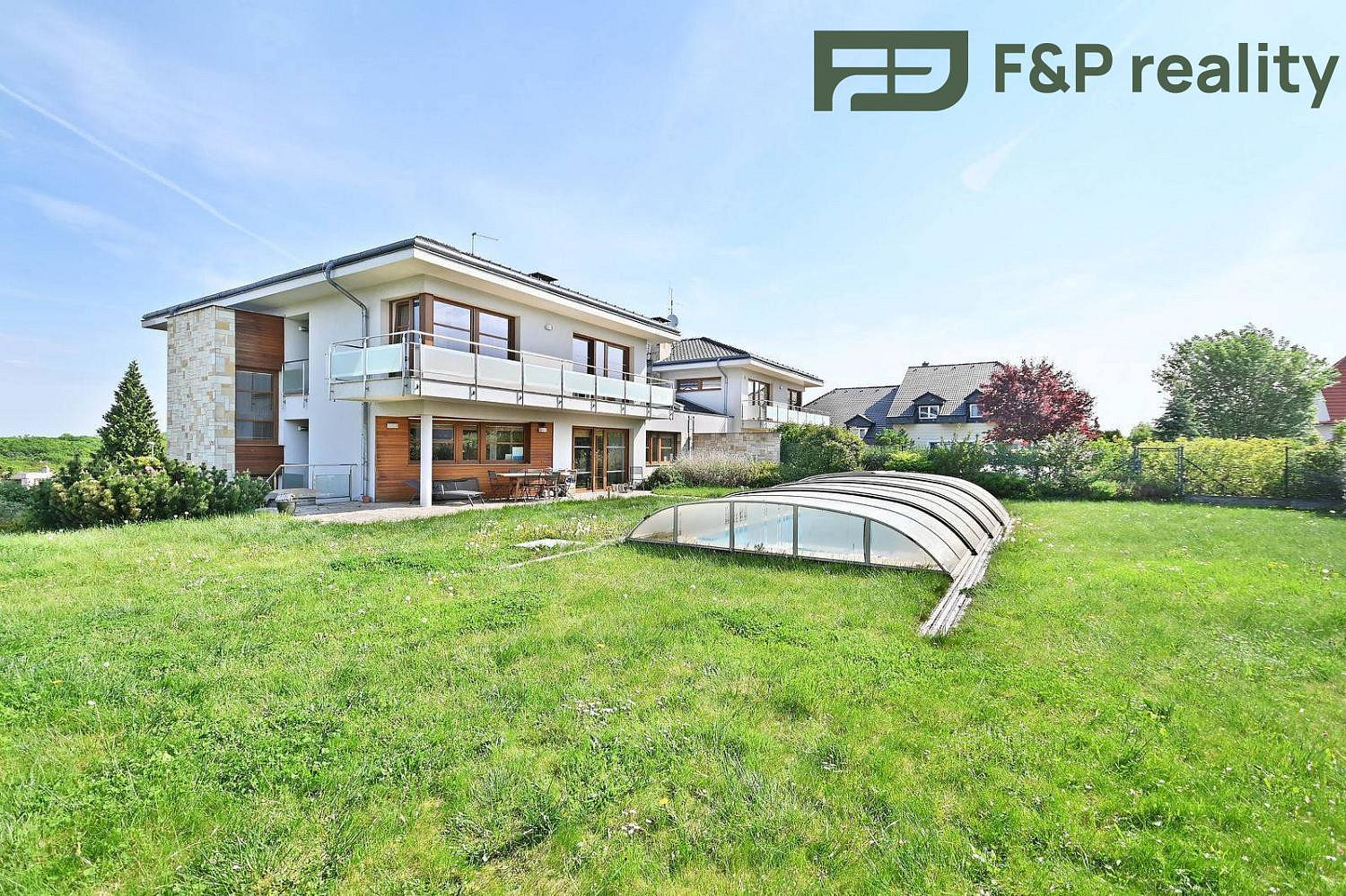 Pronájem domu 412 m² s pozemkem 1 072 m²