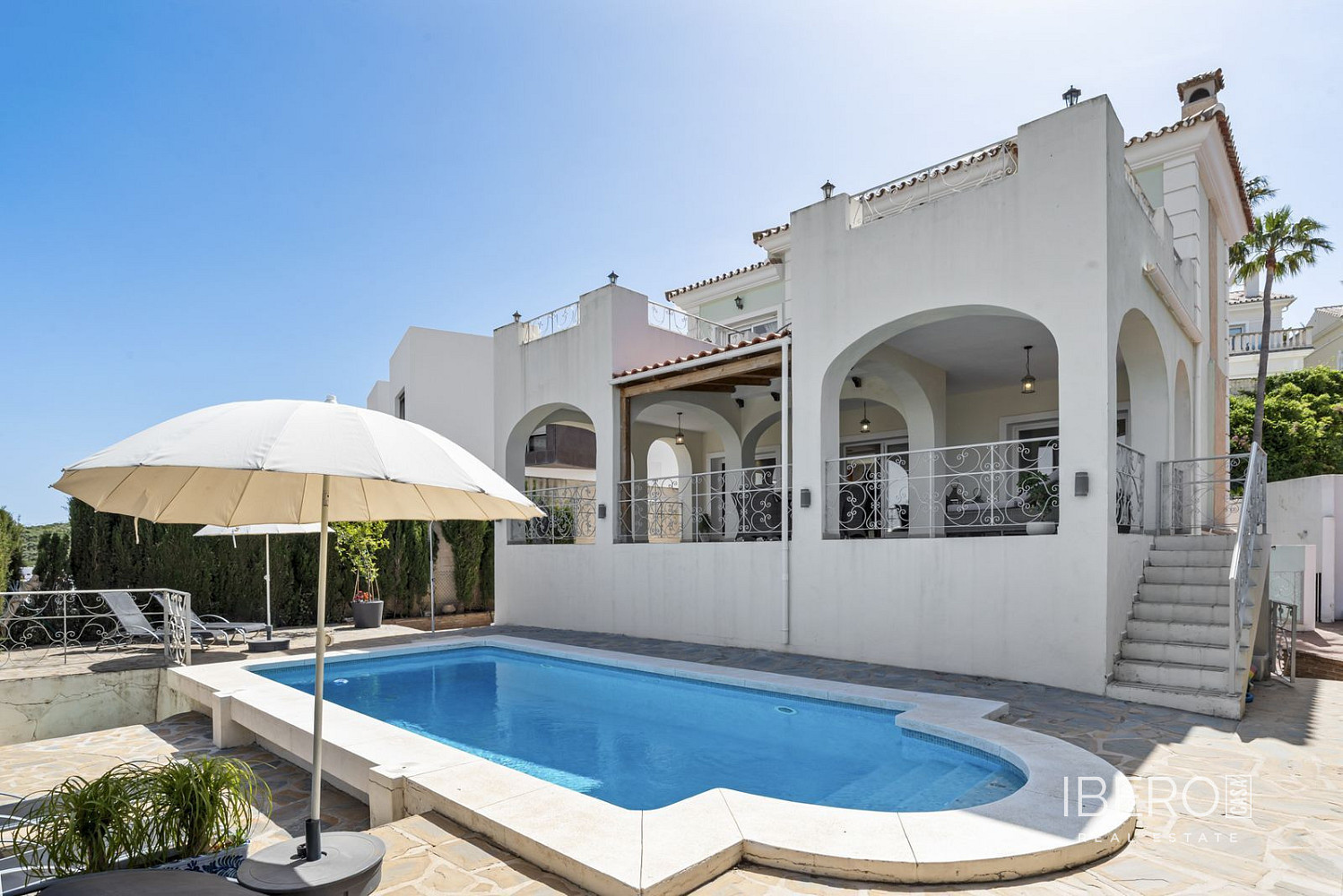Prodej domu 342 m² s pozemkem 150 m²