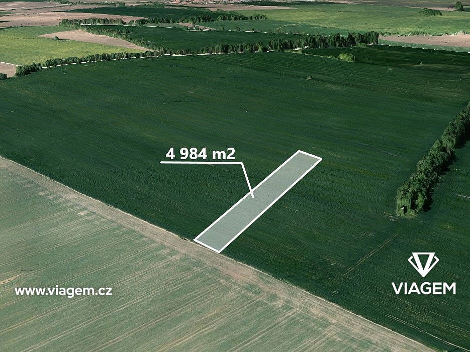 Prodej pole 2 492 m²