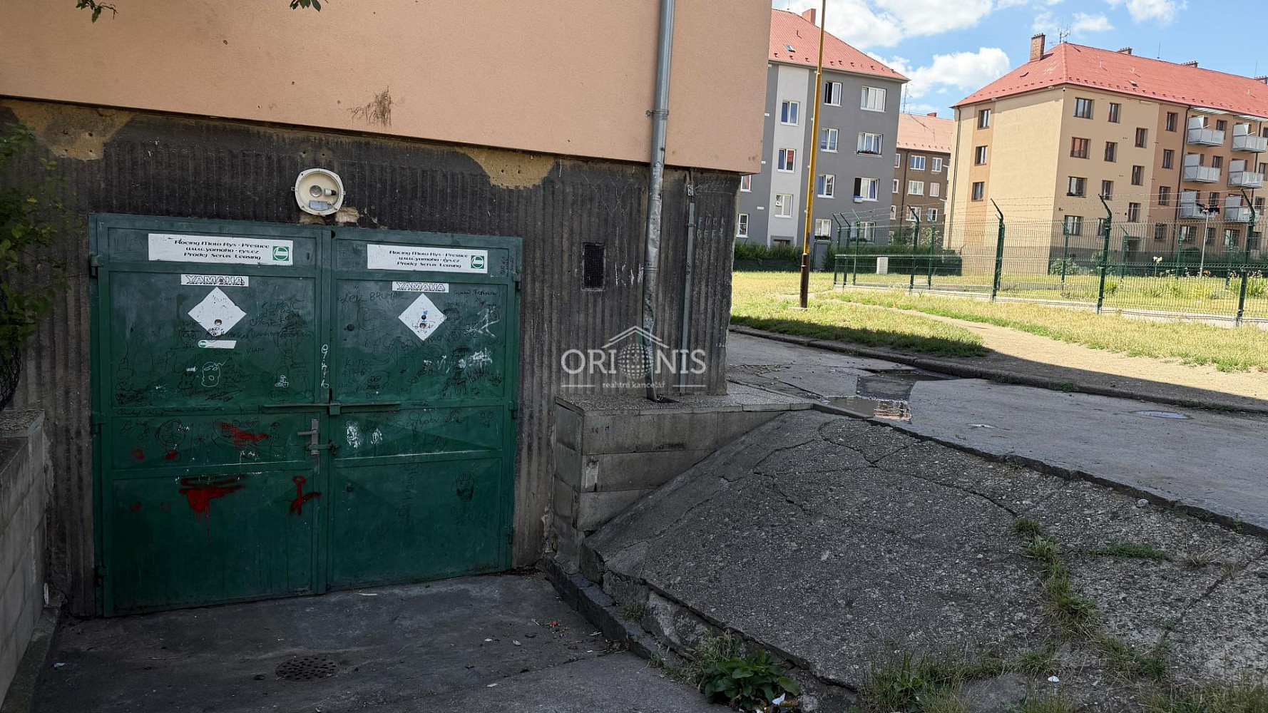 Garáž pro tři auta 52,9 m2 elektřina, voda, okna — photo 4