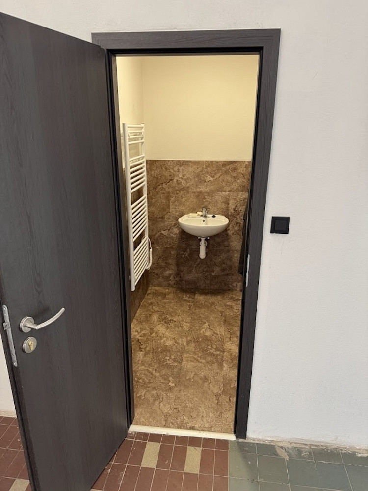 Pronájem skladovacích prostor 2 300 m² – fotografie 4