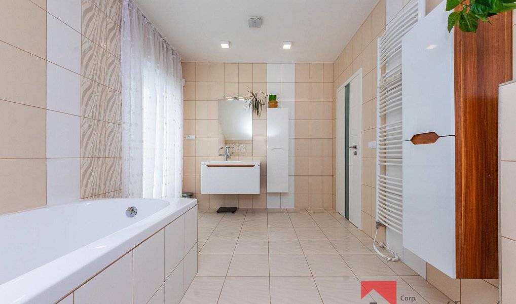 Prodej domu 346 m² s pozemkem 2 669 m², Újezd – náhled fotky 17