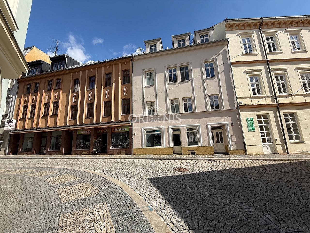 Pronájem obchodních prostor 100 m²