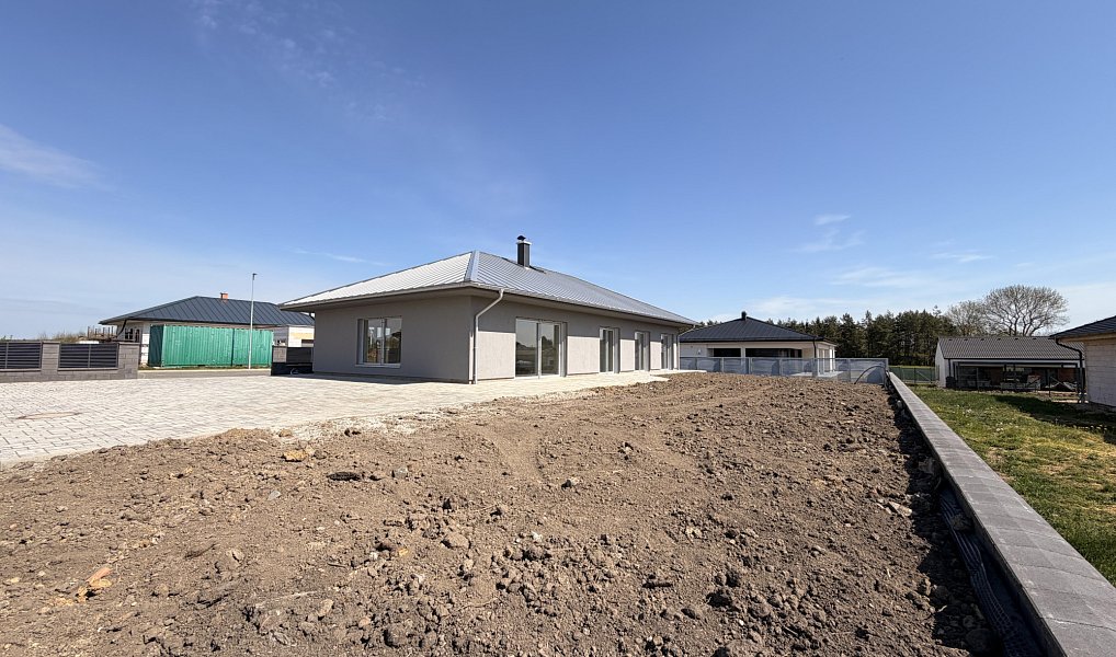Prodej domu 200 m² s pozemkem 841 m², Sukorady – náhled fotky 2