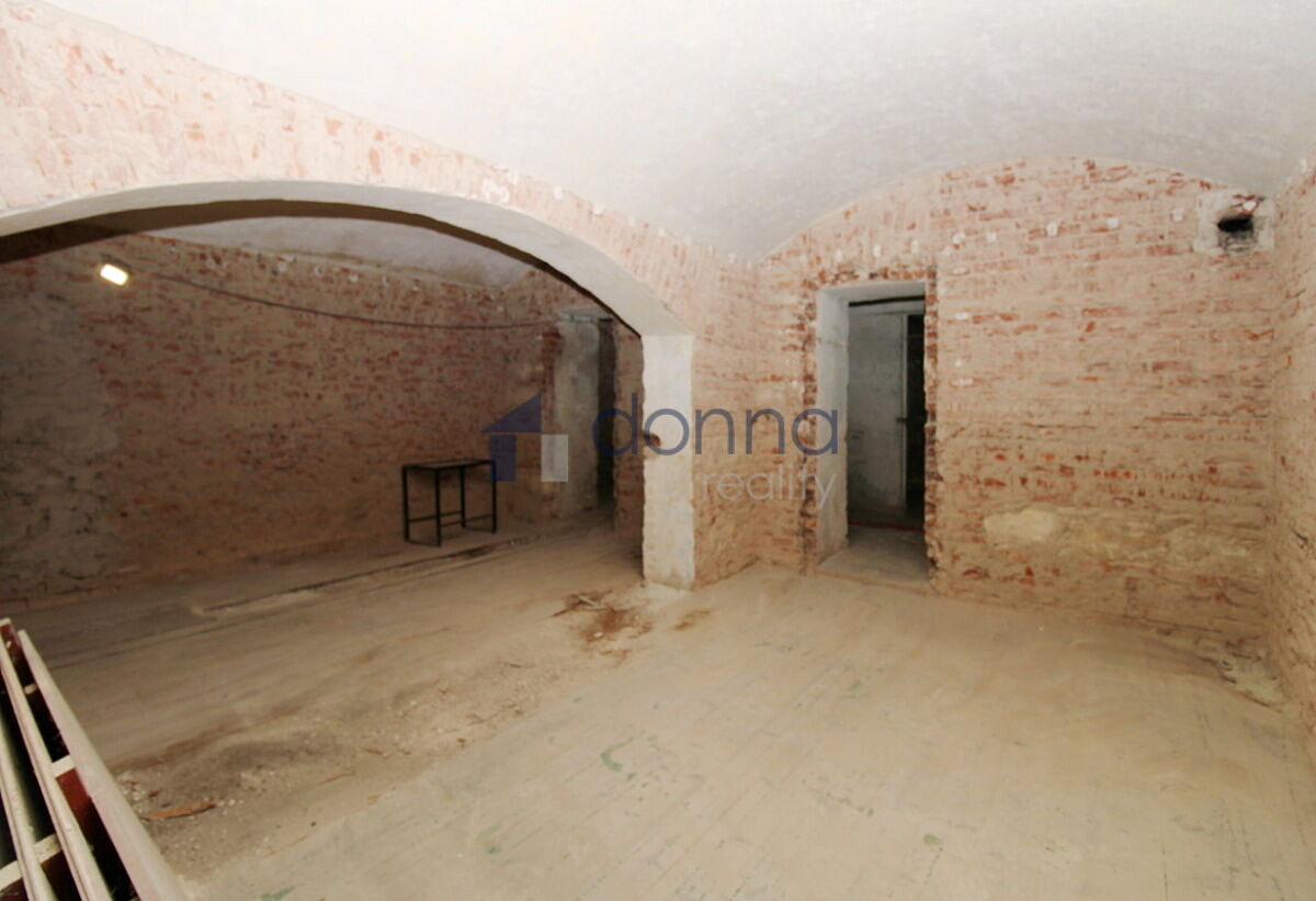 Pronájem obchodních prostor 83 m² – fotografie 2