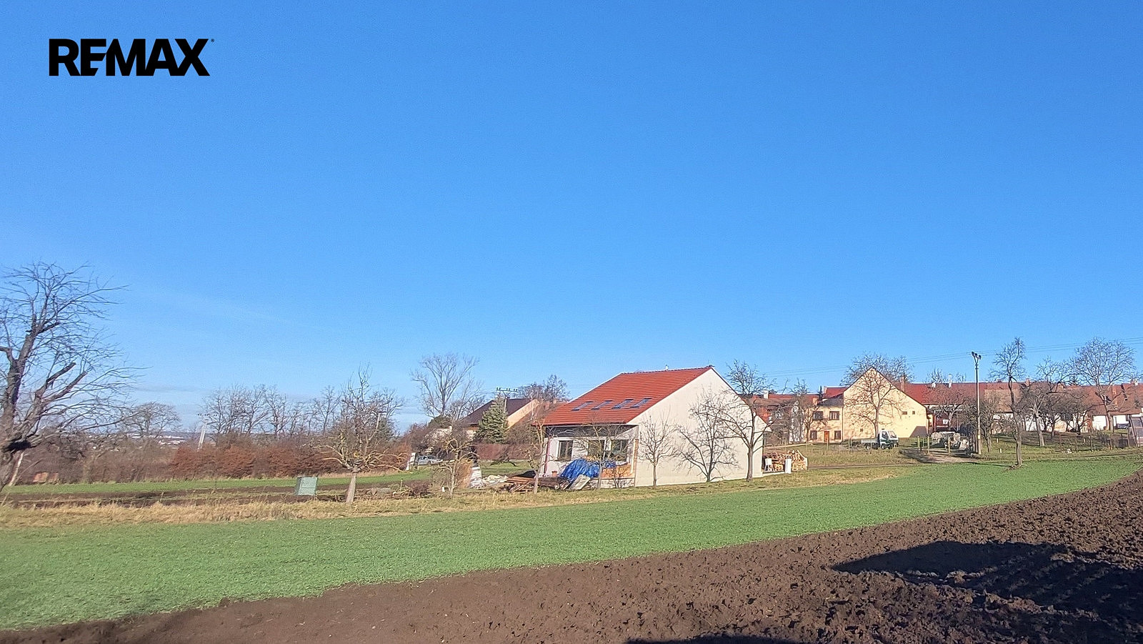 Prodej stavebního pozemku 842 m² – další