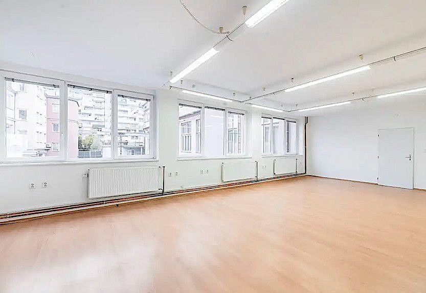 Pronájem kanceláře 51 m² – fotografie 3