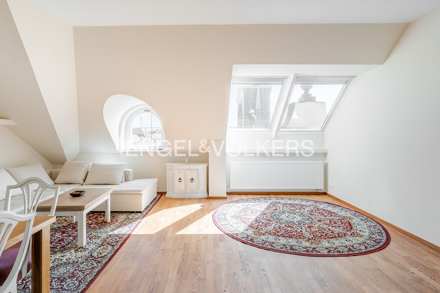 Pronájem bytu 4+kk 150 m² – pohled 2