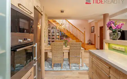 Prodej bytu 4+kk 162 m², U třešňovky, Praha 8 - Kobylisy