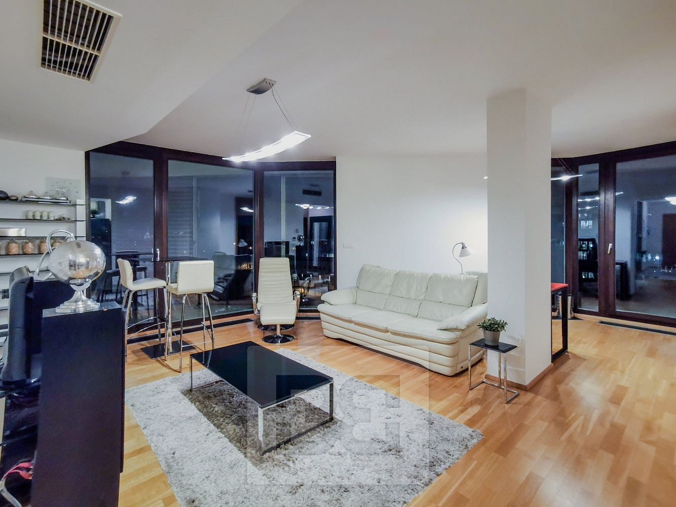 Pronájem bytu 2+kk 63 m² – pohled 2
