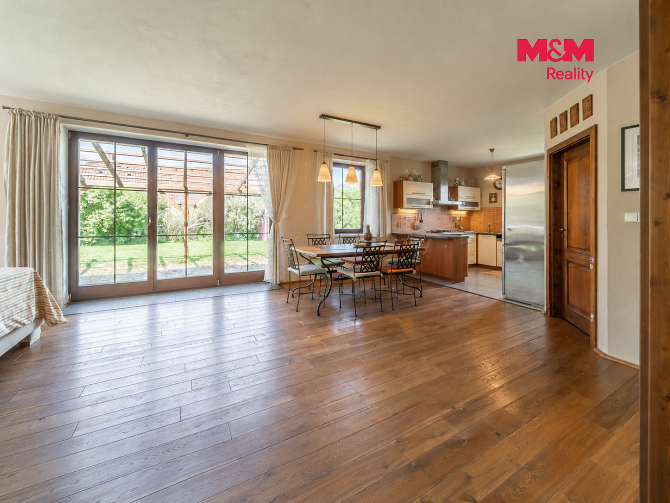 Prodej domu 240 m² s pozemkem 1 302 m² — photo 2