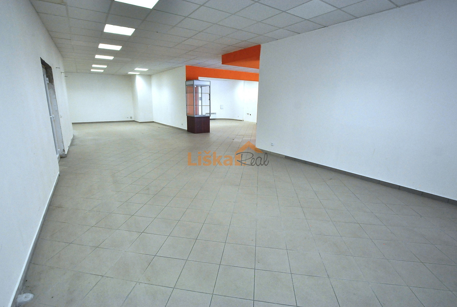 Prodej obchodních prostor 384 m² — photo 4