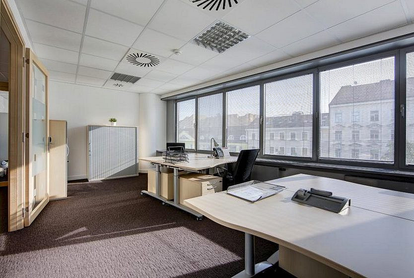 Pronájem kanceláře 478 m² – fotografie 3