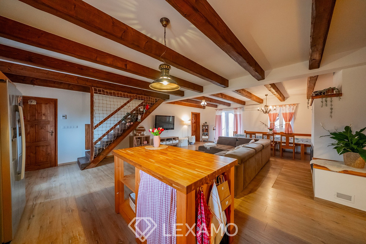 Prodej domu 306 m² s pozemkem 464 m²