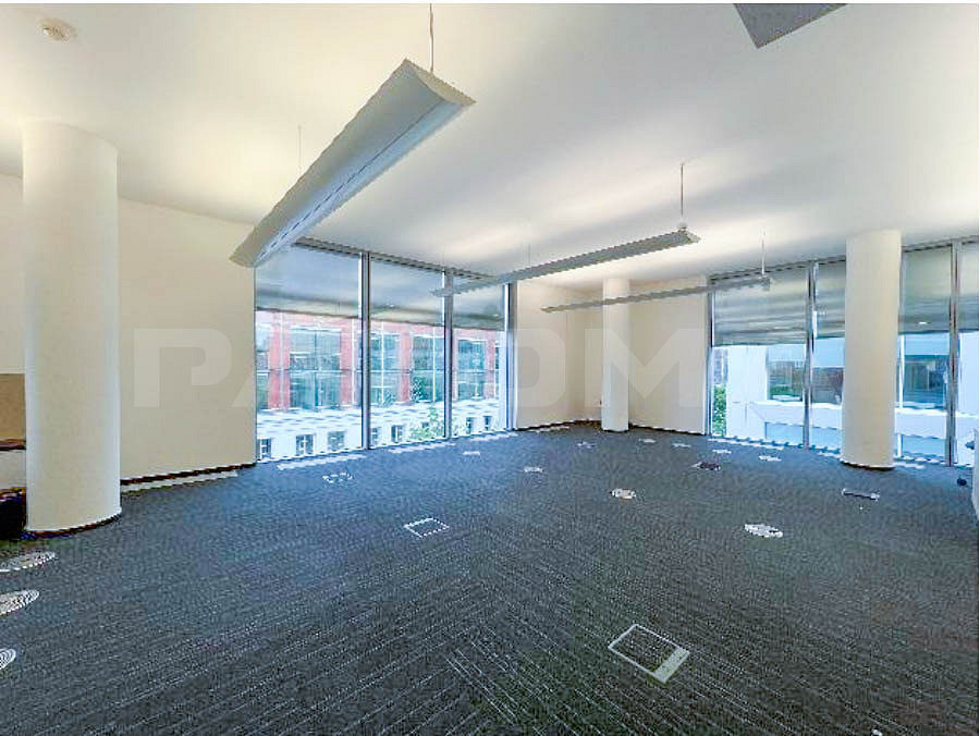 Pronájem kanceláře 384 m² – fotografie 2