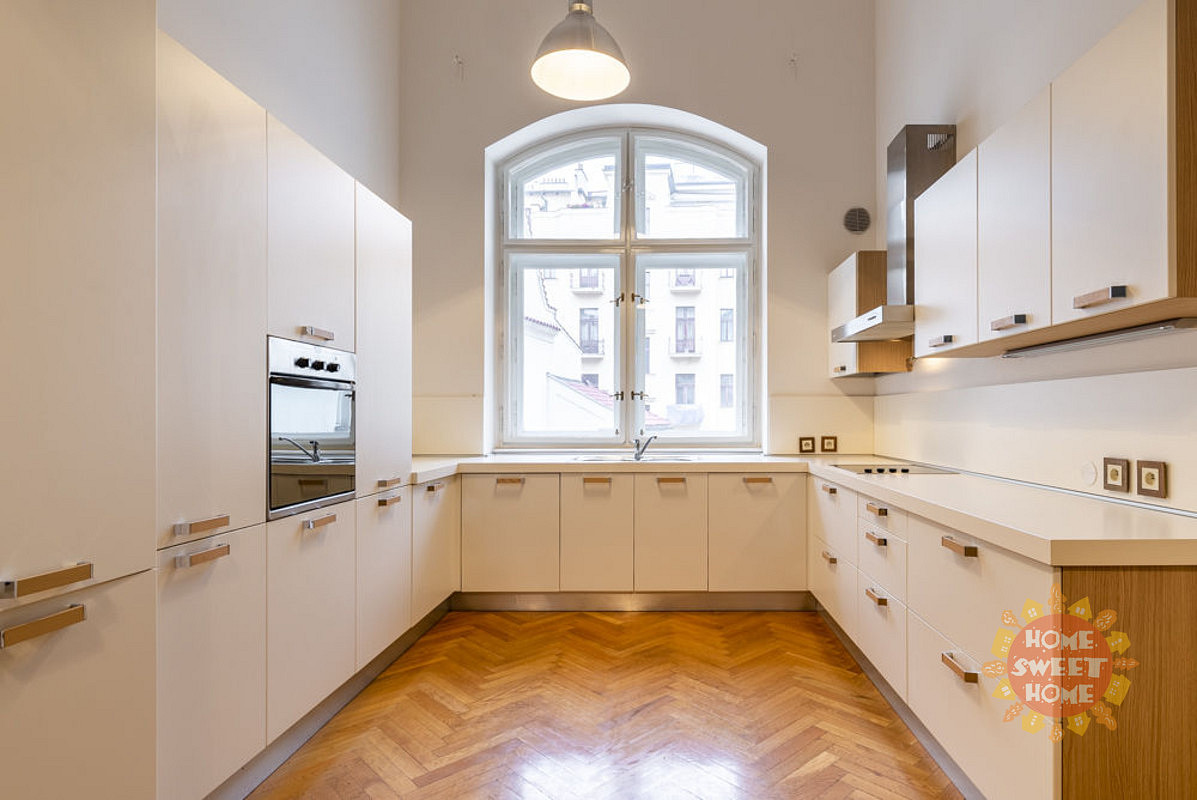 Pronájem kanceláře 224 m² — photo 3