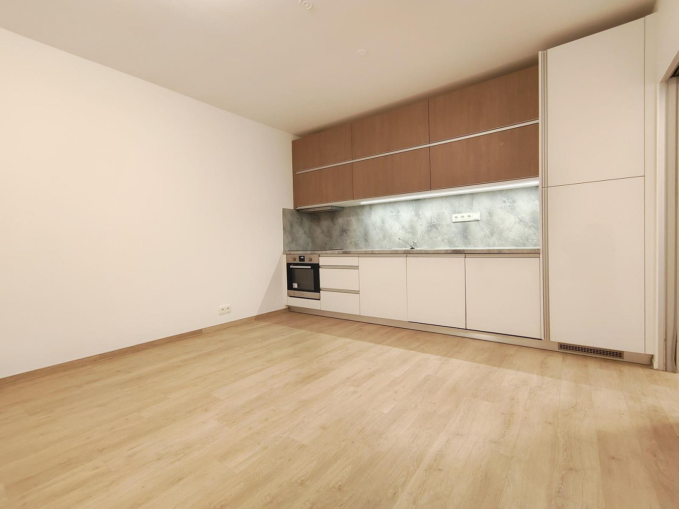 Pronájem bytu 2+kk 30 m² – fotografie 2