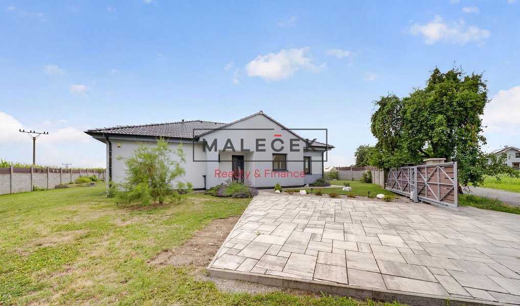 Prodej domu 154 m² s pozemkem 1 277 m², Hostouň – náhled fotky 3