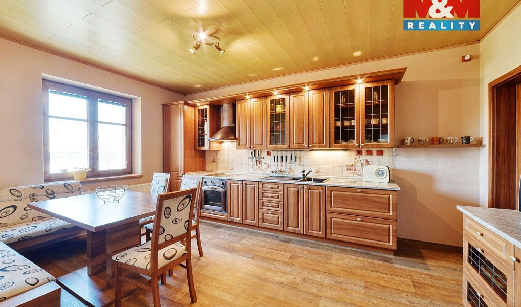 Prodej domu 248 m² s pozemkem 1 621 m², Cheb – náhled fotky 2