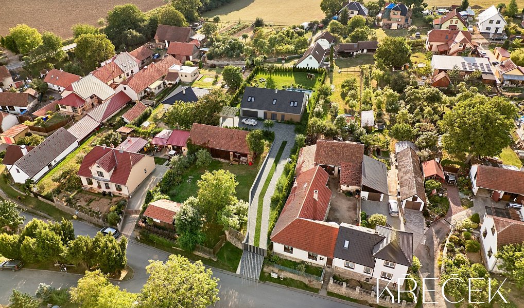 Prodej stavebního pozemku 1 792 m², Kaly – náhled fotky 7