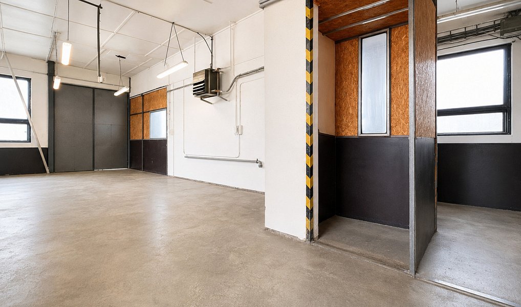 Prodej výrobních prostor 600 m², Pardubice – náhled fotky 2