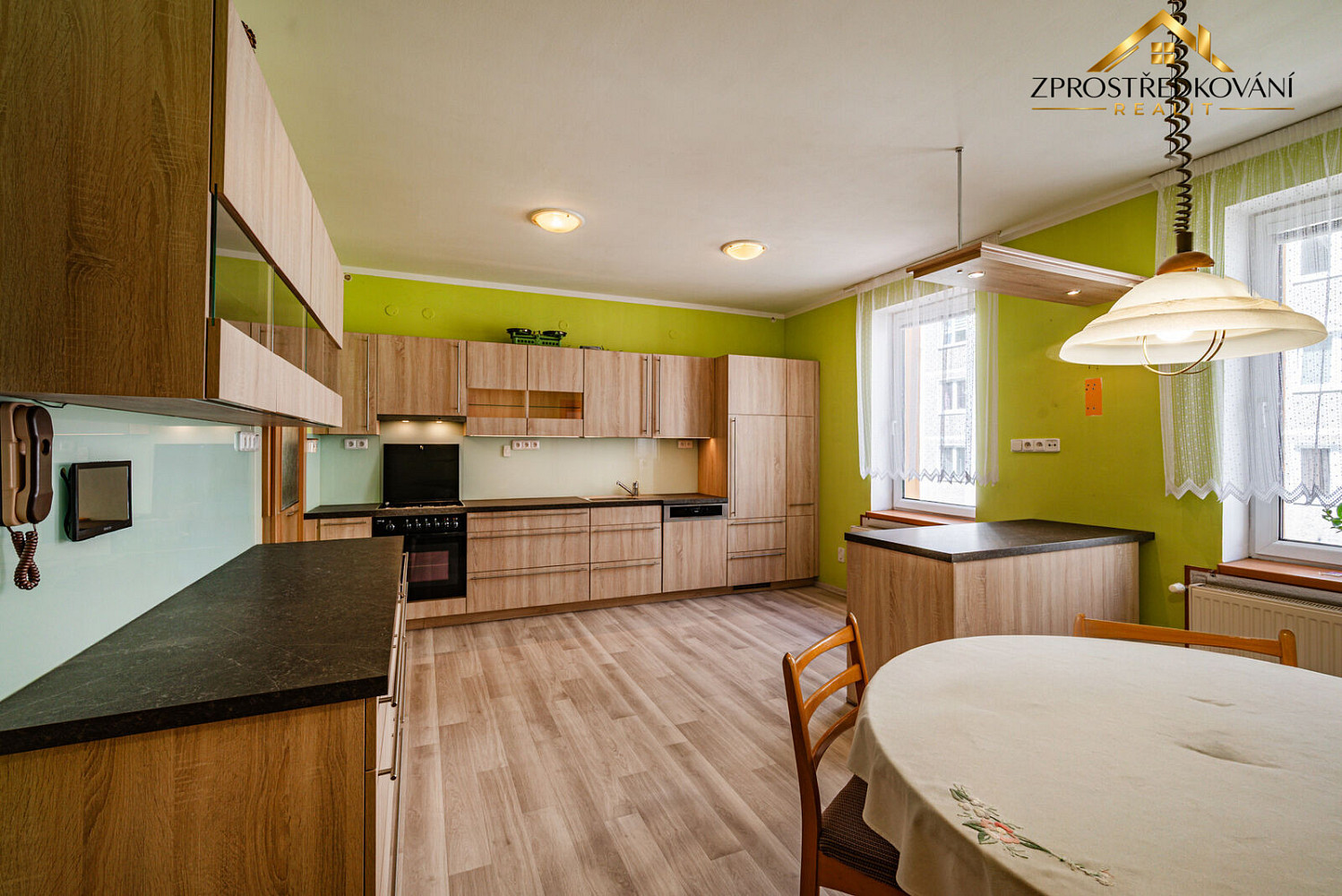 Prodej domu 259 m² s pozemkem 605 m² – fotografie 2