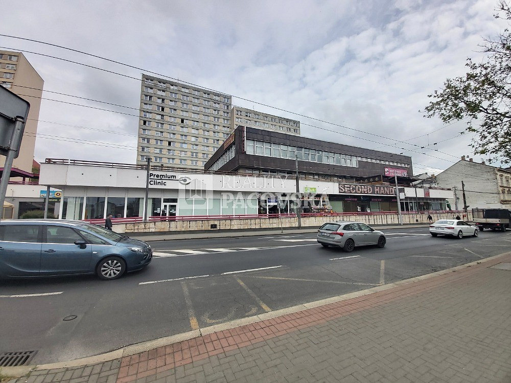 Pronájem obchodních prostor 787 m²