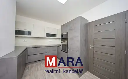 Prodej bytu 3+1 88 m², Selské nám., Olomouc - Chválkovice