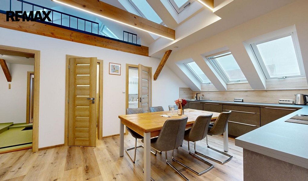Prodej ubytovacího objektu 655 m², Dolní Dunajovice – náhled fotky 8