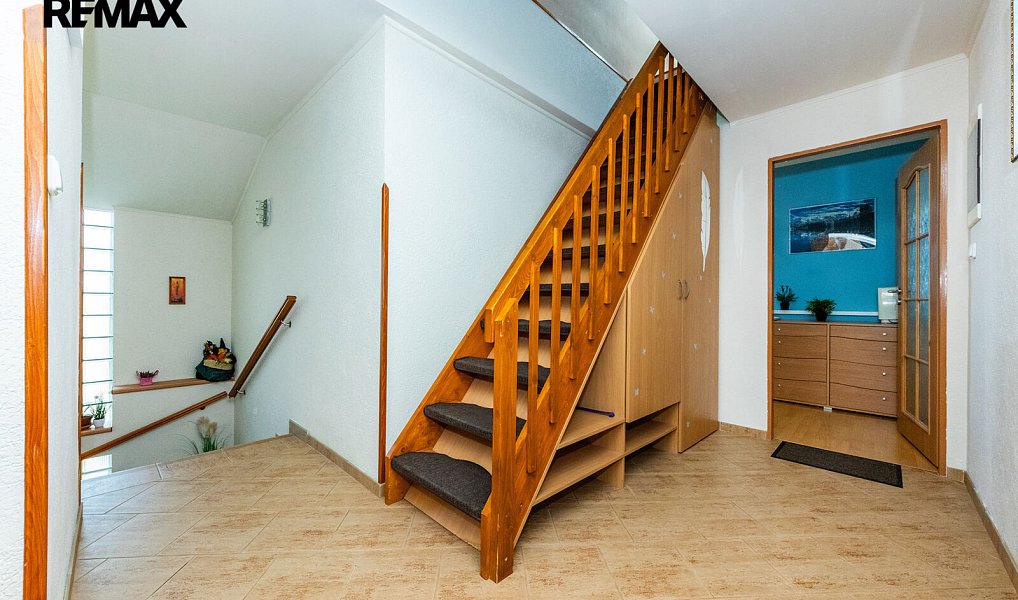 Prodej domu 309 m² s pozemkem 854 m², Kněževes – náhled fotky 22
