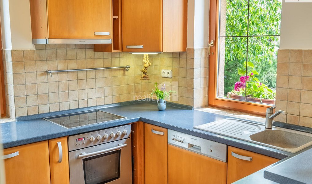 Prodej domu 200 m² s pozemkem 1 008 m², Kamenice – náhled fotky 47