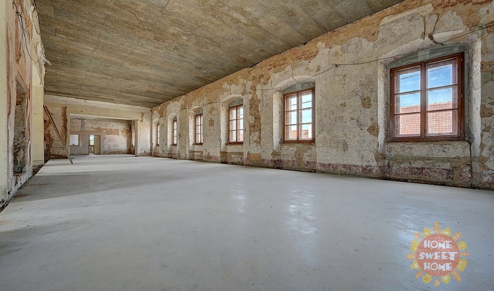 Prodej komerčního objektu (jiného typu) 1 761 m², Tursko – náhled fotky 3