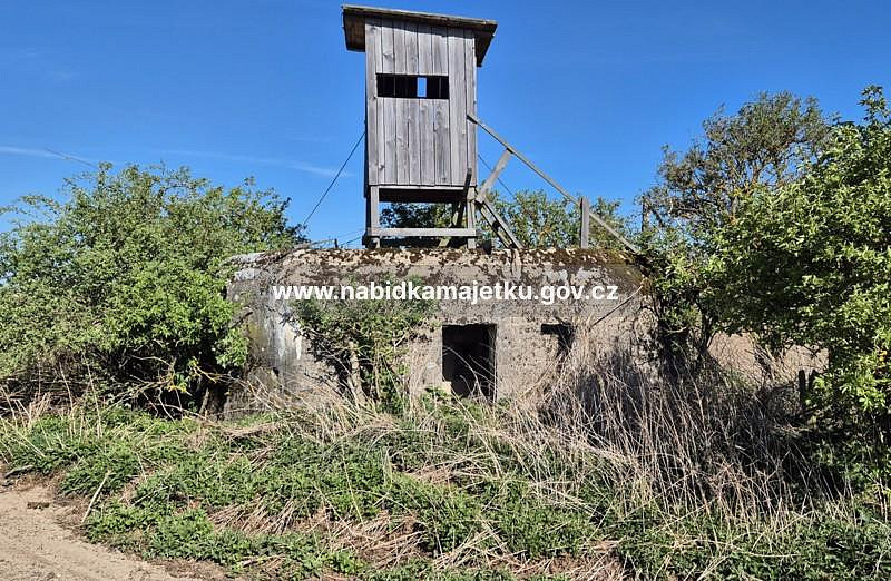 Pozemek p. č. 4648/7 včetně stavby bez čp/če (řopík) k. ú. Mimoň