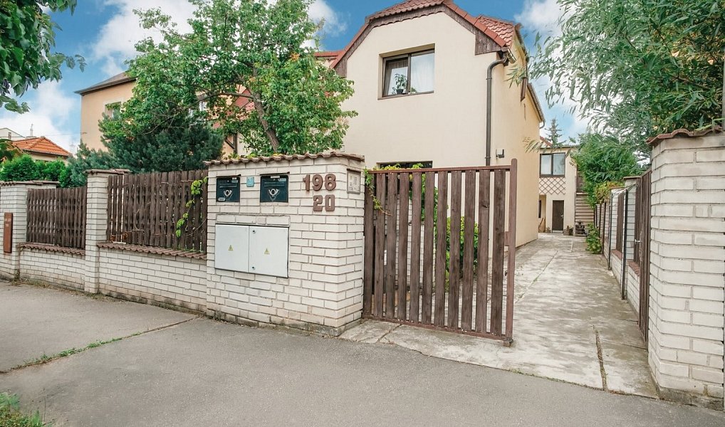 Prodej domu 277 m² s pozemkem 411 m², Praha – náhled fotky 2