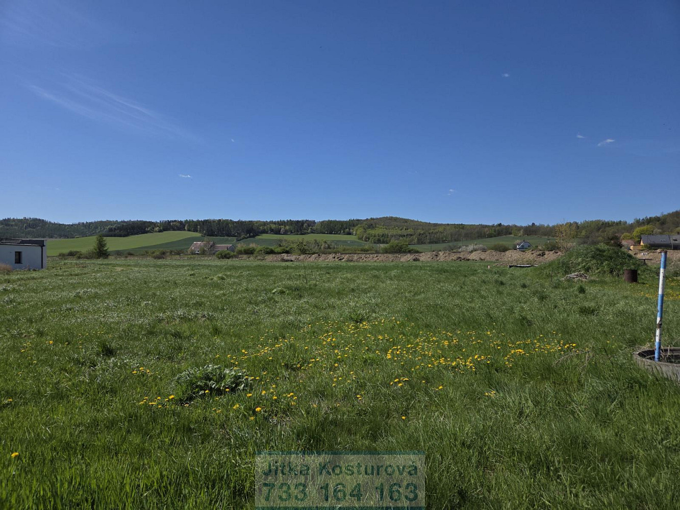 Prodej stavebního pozemku 1 000 m² – pohled 2