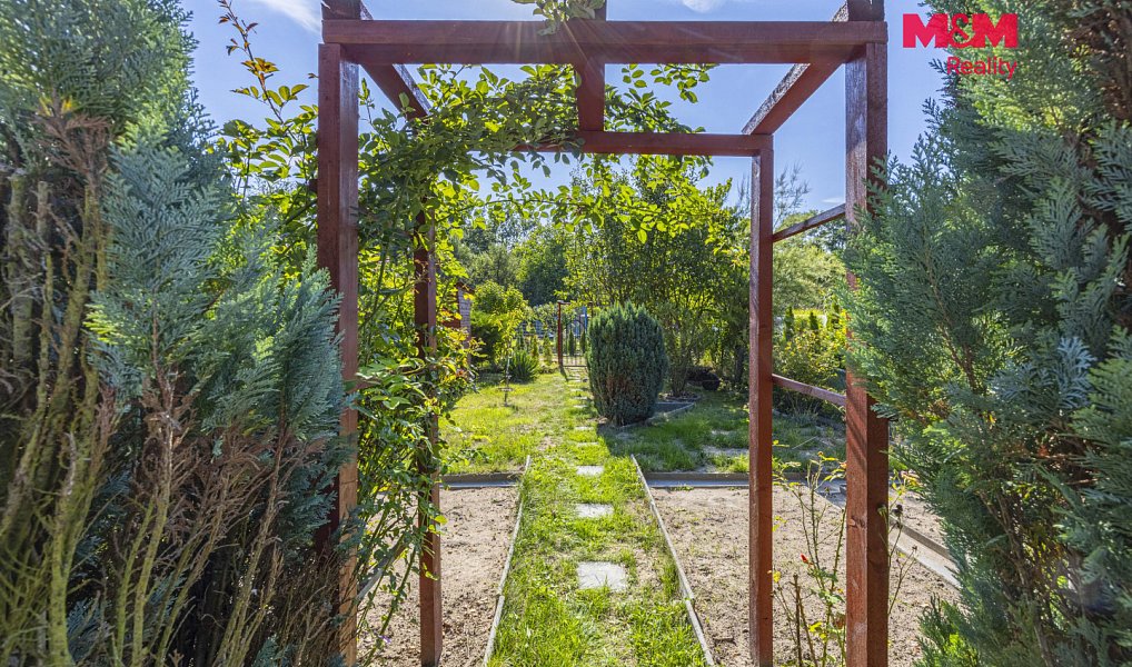 Prodej zahrady 185 m², Rybitví – náhled fotky 10