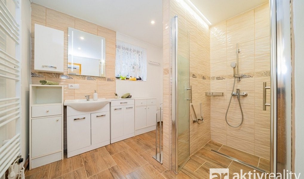 Prodej domu 225 m² s pozemkem 904 m², Vodochody – náhled fotky 11