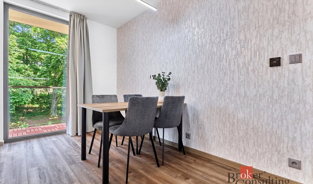 Prodej bytu 2+kk 61 m², Dalovice – náhled fotky 6
