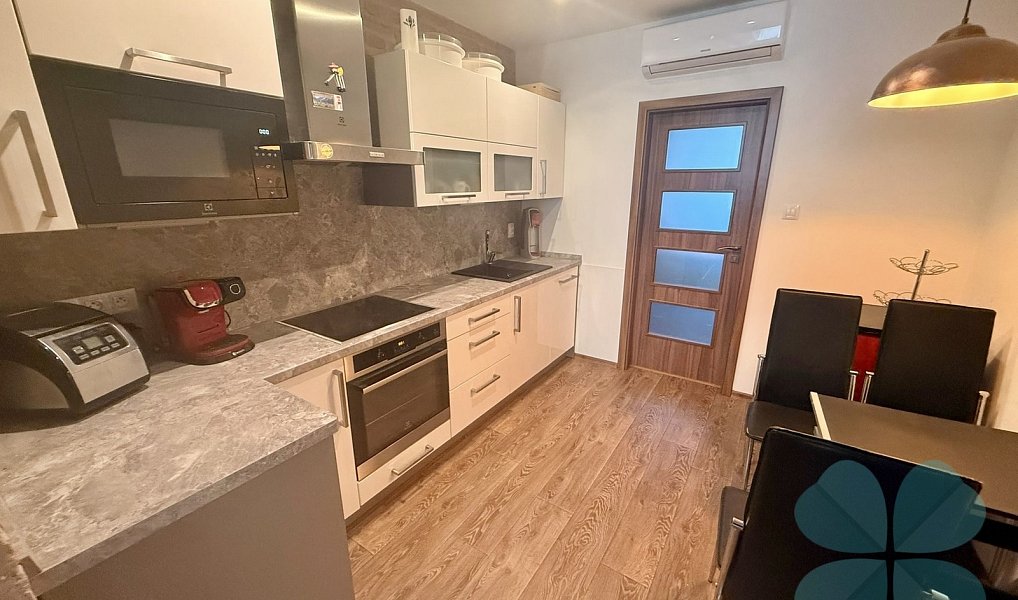 Prodej domu 220 m² s pozemkem 449 m², Radnice – náhled fotky 23