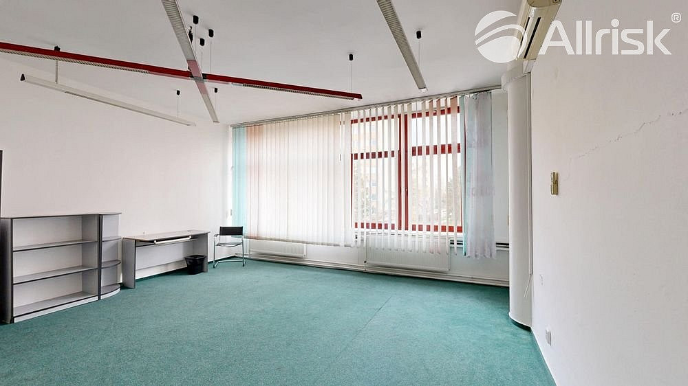 Pronájem kanceláře 109 m² — photo 3