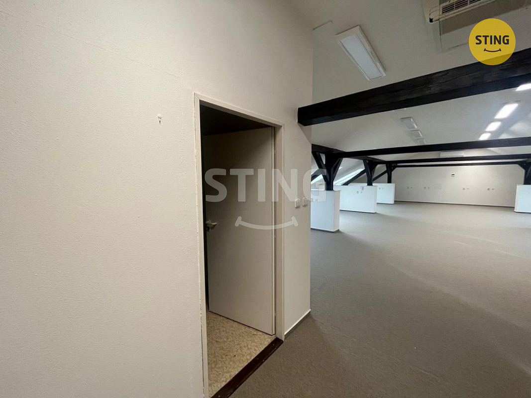 Pronájem kanceláře 120 m² – fotografie 4