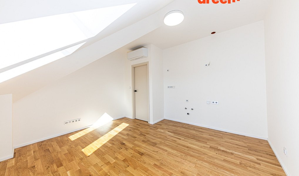 Prodej domu 200 m² s pozemkem 380 m², Praha – náhled fotky 10