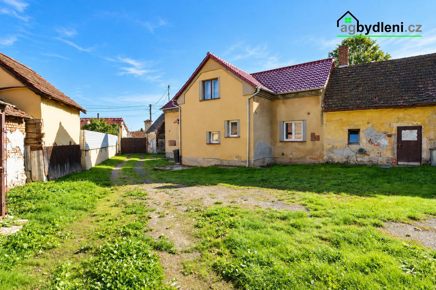 Prodej domu 114 m² s pozemkem 2 339 m²