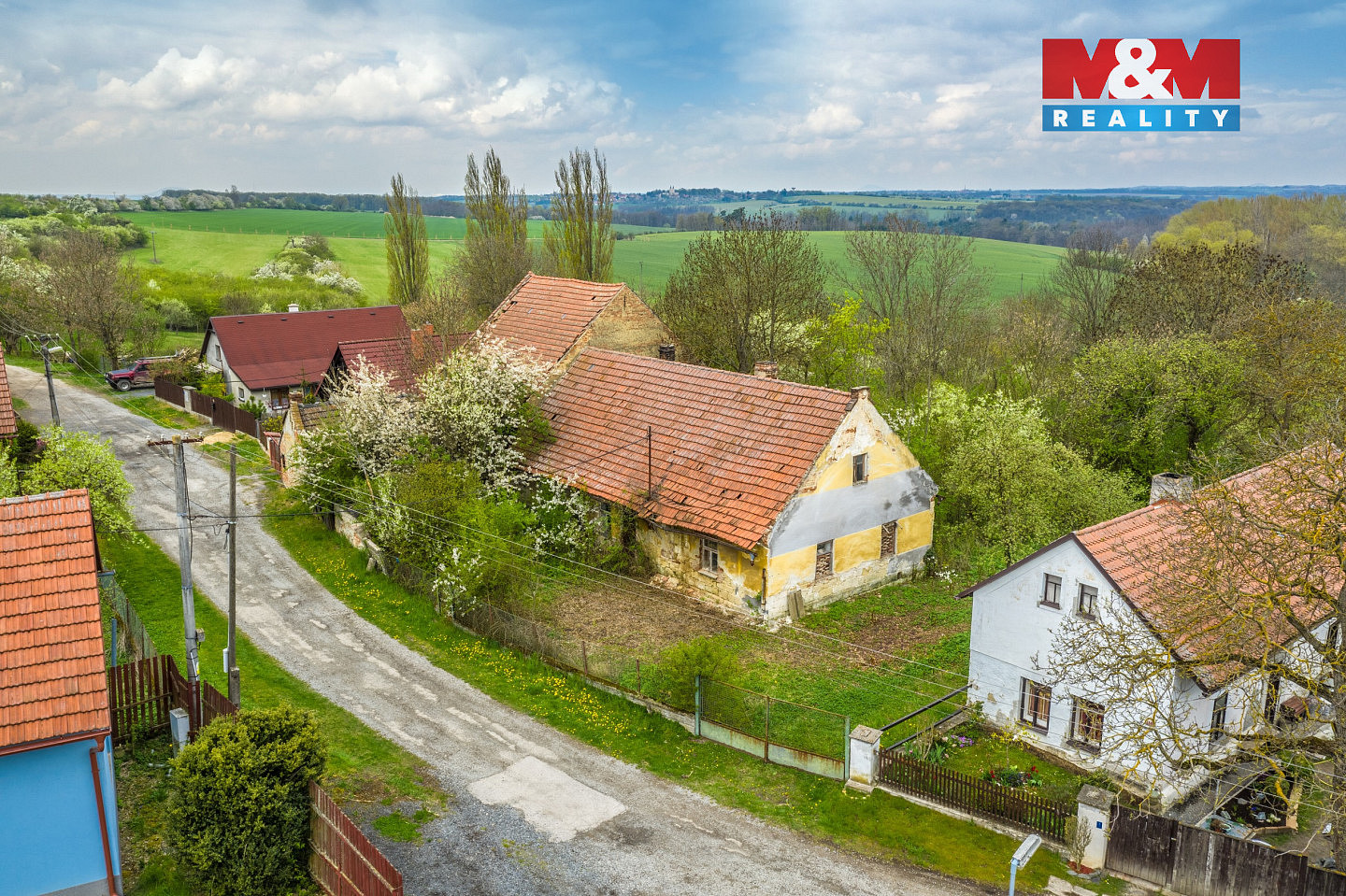Prodej domu 100 m² s pozemkem 2 489 m² — photo 2