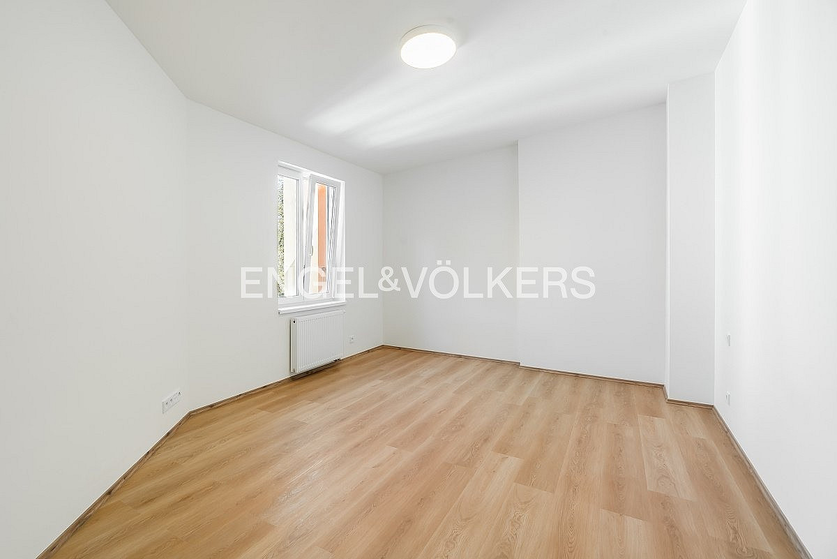 Pronájem bytu 2+kk 65 m² – fotografie 3