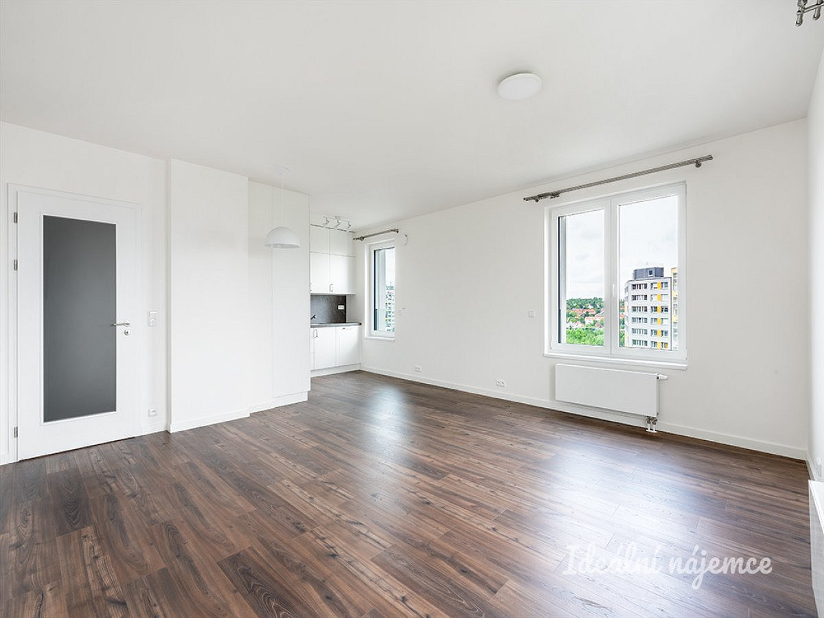 Pronájem bytu 2+kk 66 m² – fotografie 2