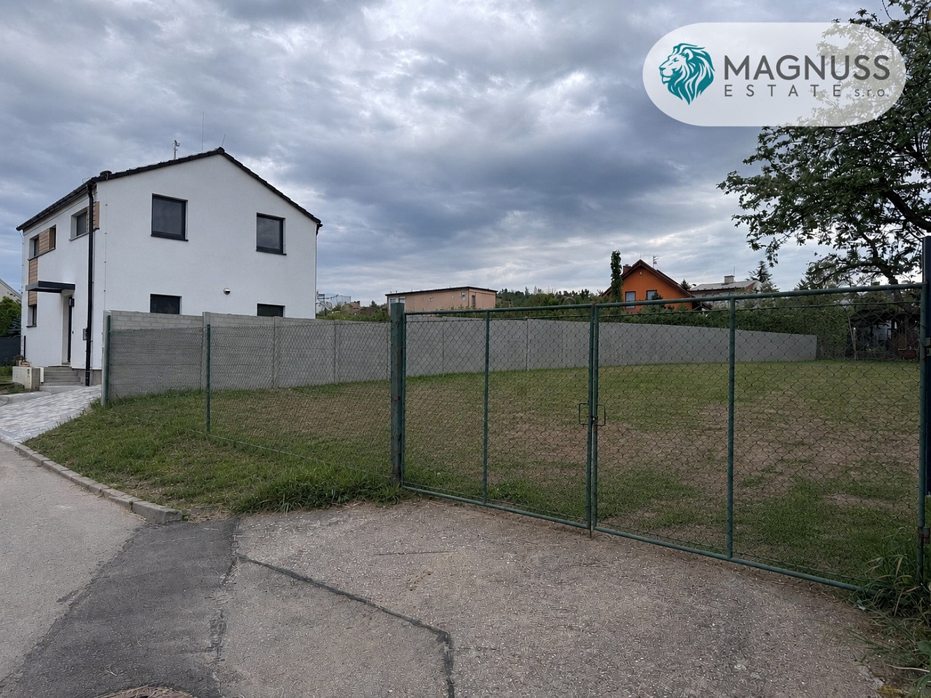 Prodej stavebního pozemku 300 m² — photo 2