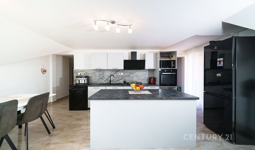 Prodej domu 545 m² s pozemkem 2 148 m², Chlumčany – náhled fotky 36