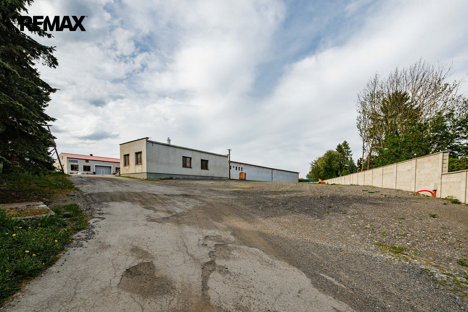 Pronájem skladovacích prostor 1 400 m² – fotografie 2